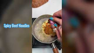 Острая лапша с вермишелью из говядины 189 г x 12 бочонков