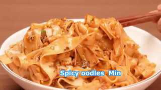 Новый вкус сухой лапши быстрого приготовления, пикантный и вкусный.