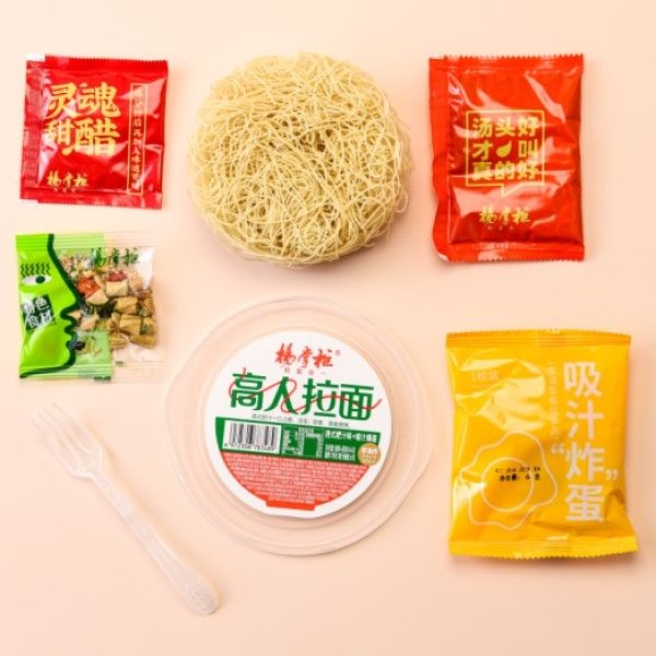 166 граммов здоровых и вкусных незажаренных нудлов с овощами и яйцами