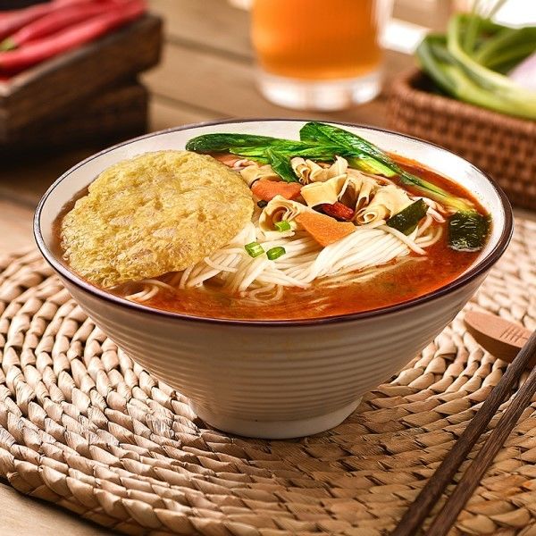 Вкусные не жареные рамены мгновенные лапши Янг Чжан Гуй Гонконгский стиль жирный сок