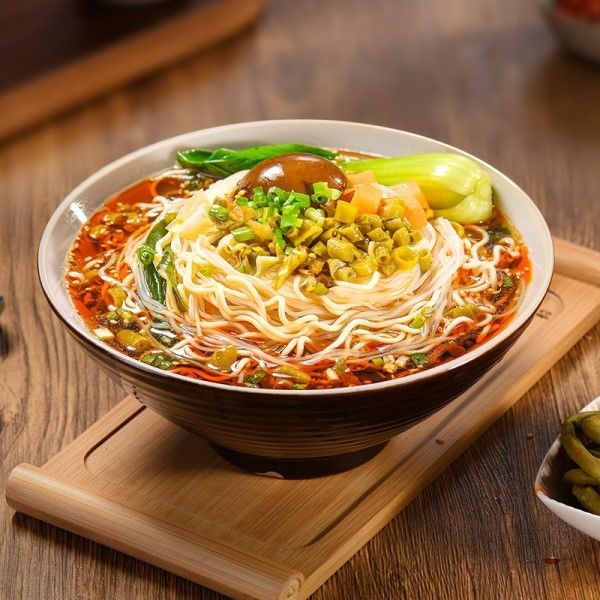 Ароматный острый сок со вкусом вермичелли и мгновенные лапши с богатыми ингредиентами