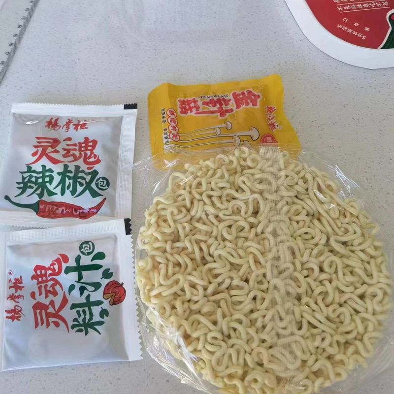 Пикантный аромат Мгновенные лапши Кубок кубки лапши Быстрые и легкие блюда без искусственных вкусов или цветов