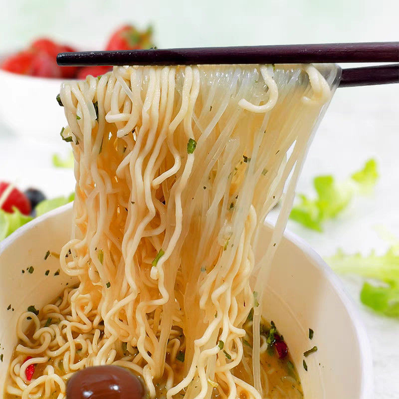 Китайская чашка мгновенные лапши с вермицелли в сока с вкусом горячего горшка