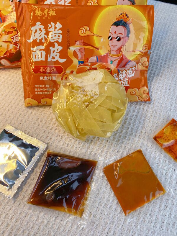 Лапша быстрого приготовления со вкусом кунжутной пасты, идеально подходящая для точек быстрого питания и поставщиков общественного питания, ищущих продукты