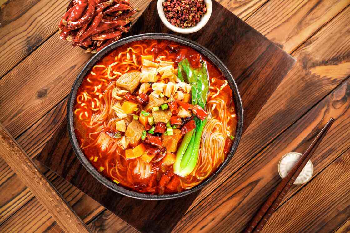 Пикантные кубки лапши соус вкус 92г12 упаковка мгновенный рамен идеально подходит для ресторанов быстрого обслуживания пищевые грузовики и кафетерии