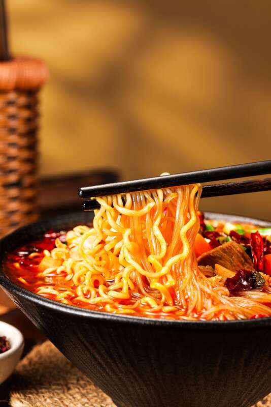 92g12 Кубок лапши Чонцин Мала вкус овощные ингредиенты мгновенные лапши Идеально подходит для обслуживания мероприятий и гостеприимства